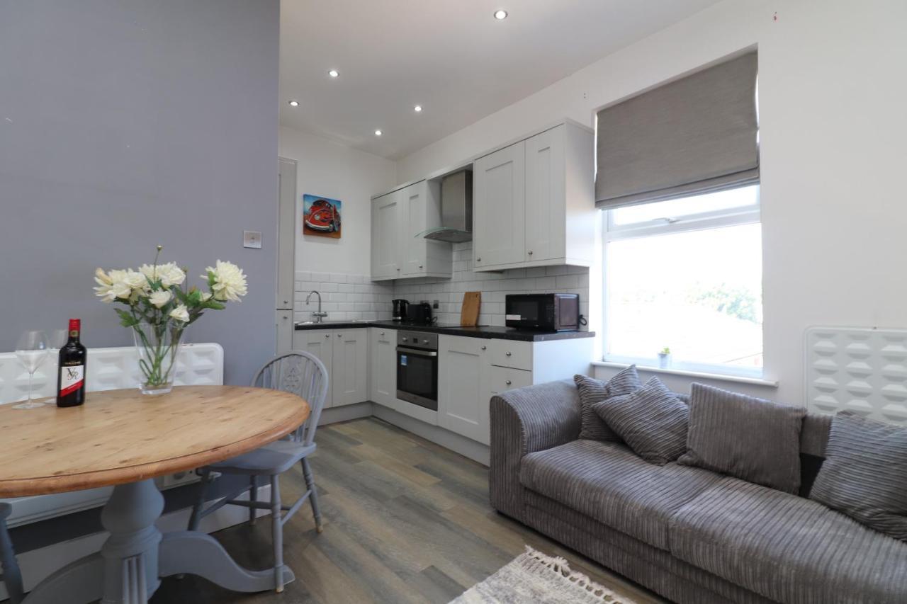 Hope House Apartments Честър Екстериор снимка