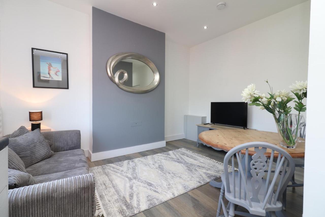 Hope House Apartments Честър Екстериор снимка