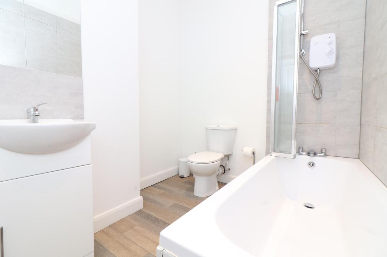 Hope House Apartments Честър Екстериор снимка