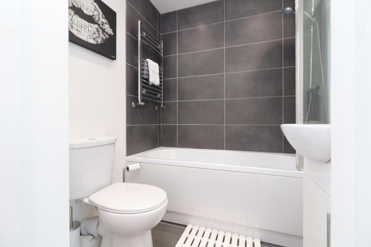 Hope House Apartments Честър Екстериор снимка